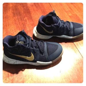 Nike Kyrie 3 Little Kids Size 13